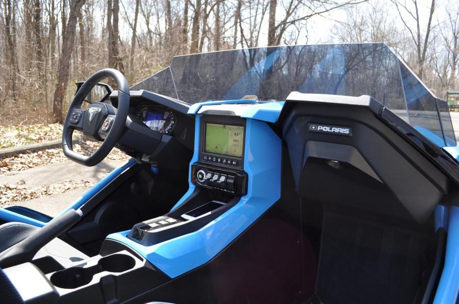 Торпедо Polaris Slingshot R 2020 года  (фото 8 из 18)